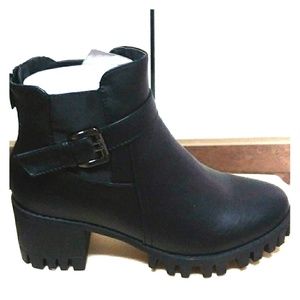 New WOMEN'S STYLISH ANKLE BOOT W/BACK ZIPPER-BLACK